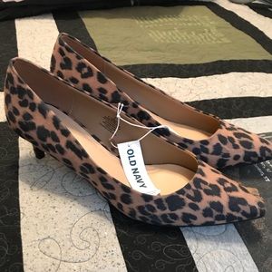 Old Navy mid-heel pumps